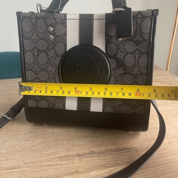 Got this brand new Coach bag as a gift, but it’s not quite my style—never used! - Picture 6 of 8